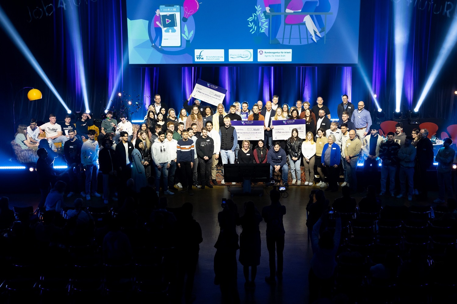 Gewinner und Jury vom Job4futuRE 2024