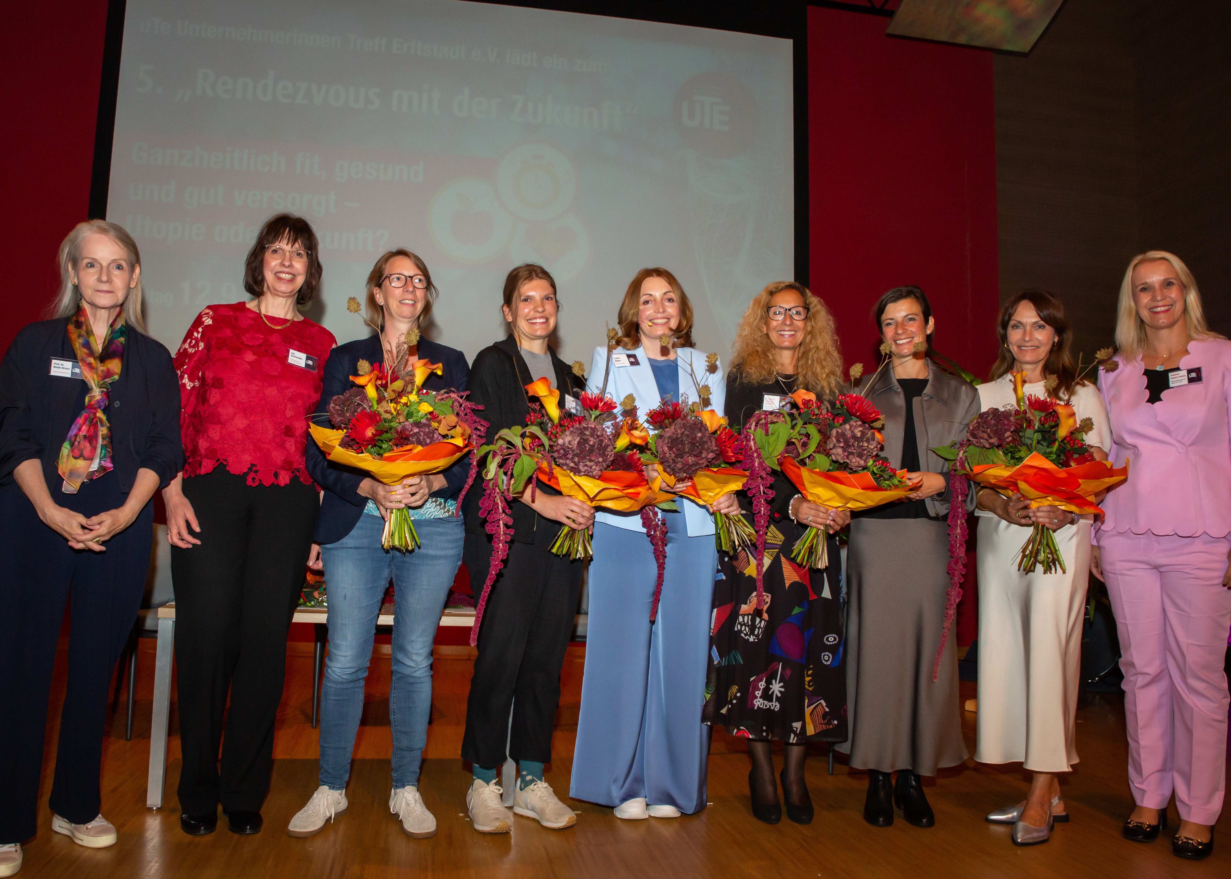 Gruppenbild ute-Frauen