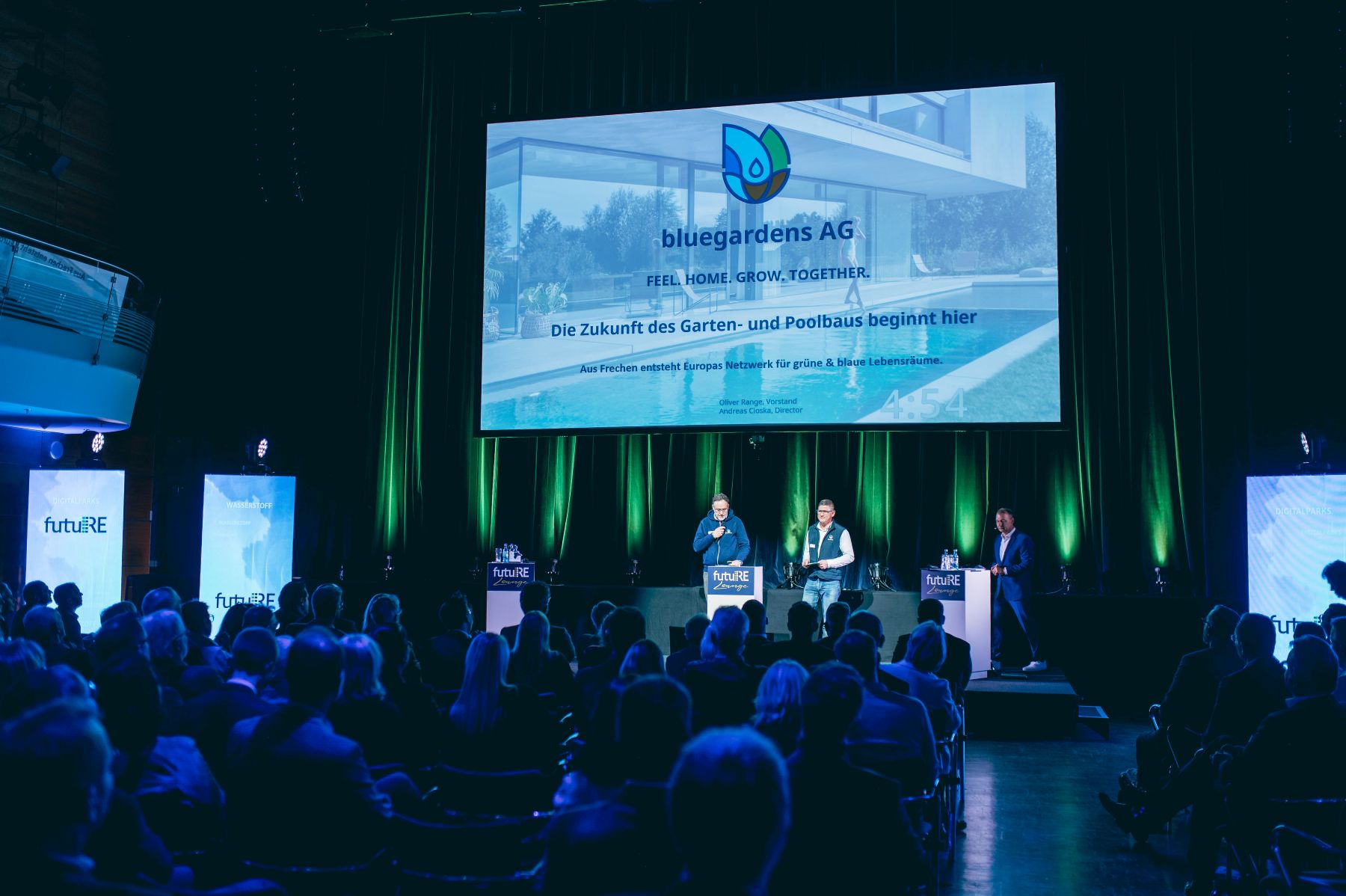 Bild von der Bühne, Blick auf den zweiten Pitch.