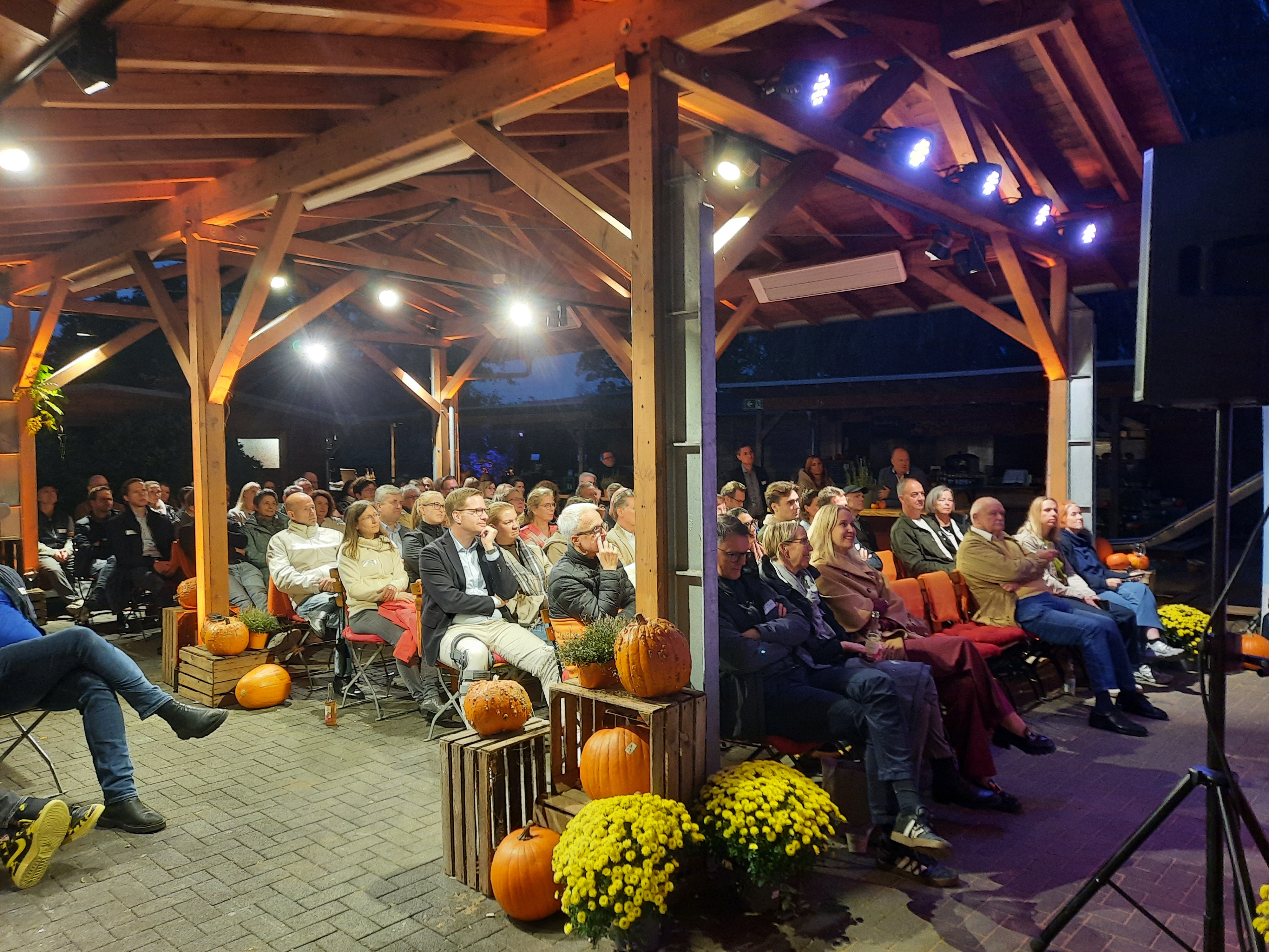 Tenne im Getrudenhof mit Publikum