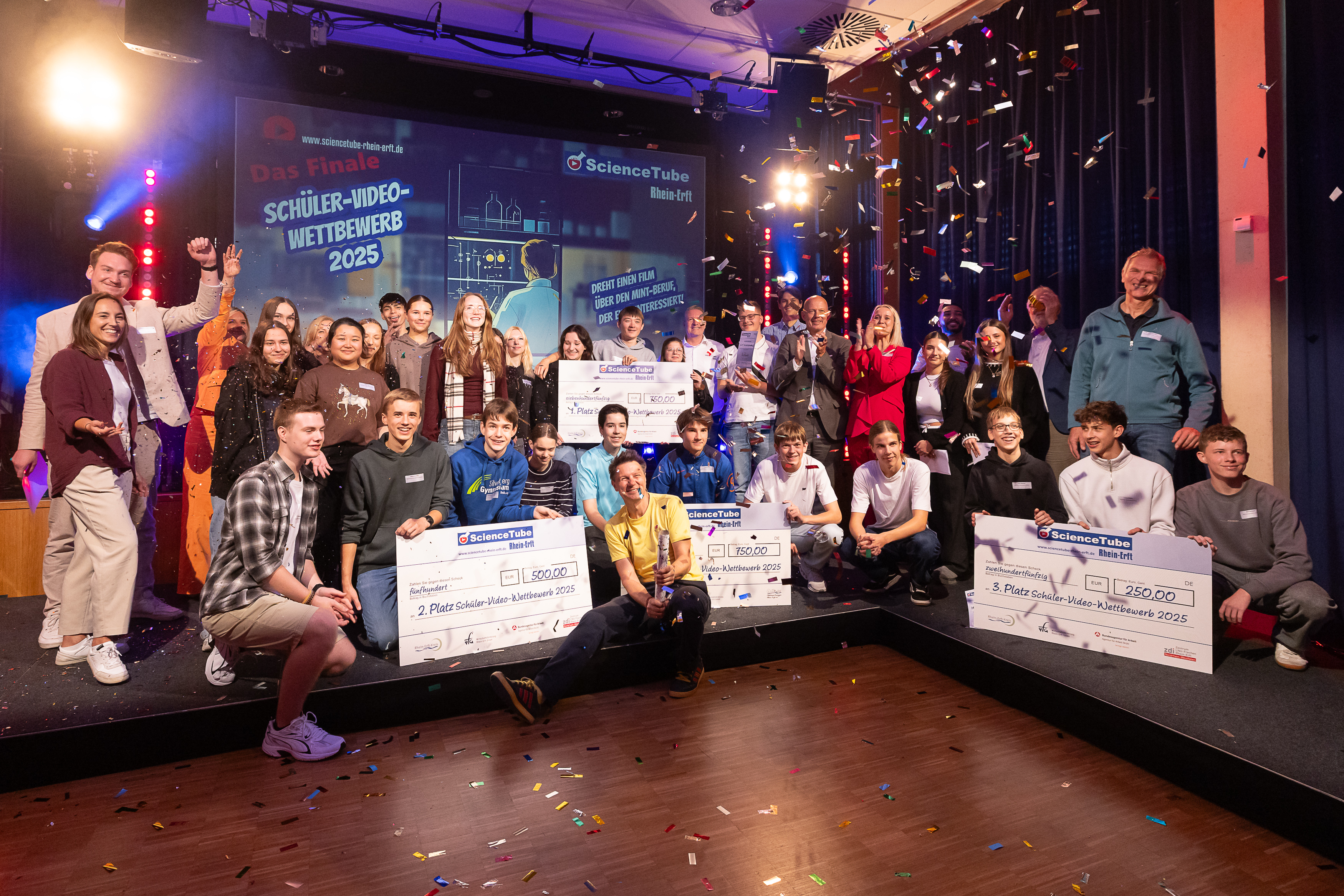 Gruppe mit allen Gewinnern des ScienceTube Rhein-Erft 2025