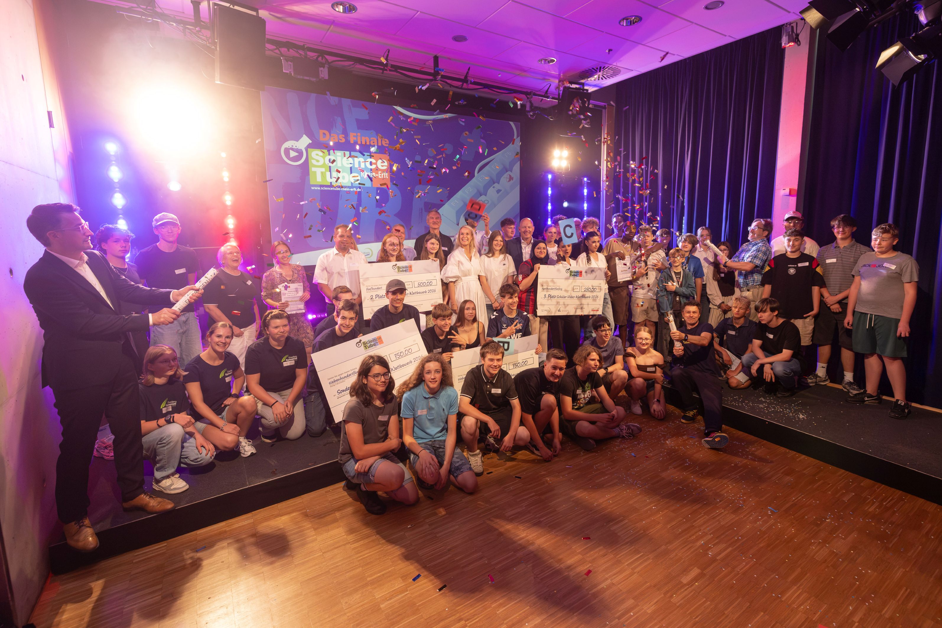 Gruppe mit allen Gewinnern des ScienceTube Rhein-Erft 2025